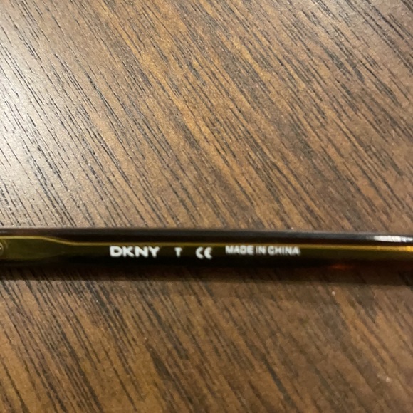 DKNY aviator sunglasses - Picture 3 of 7